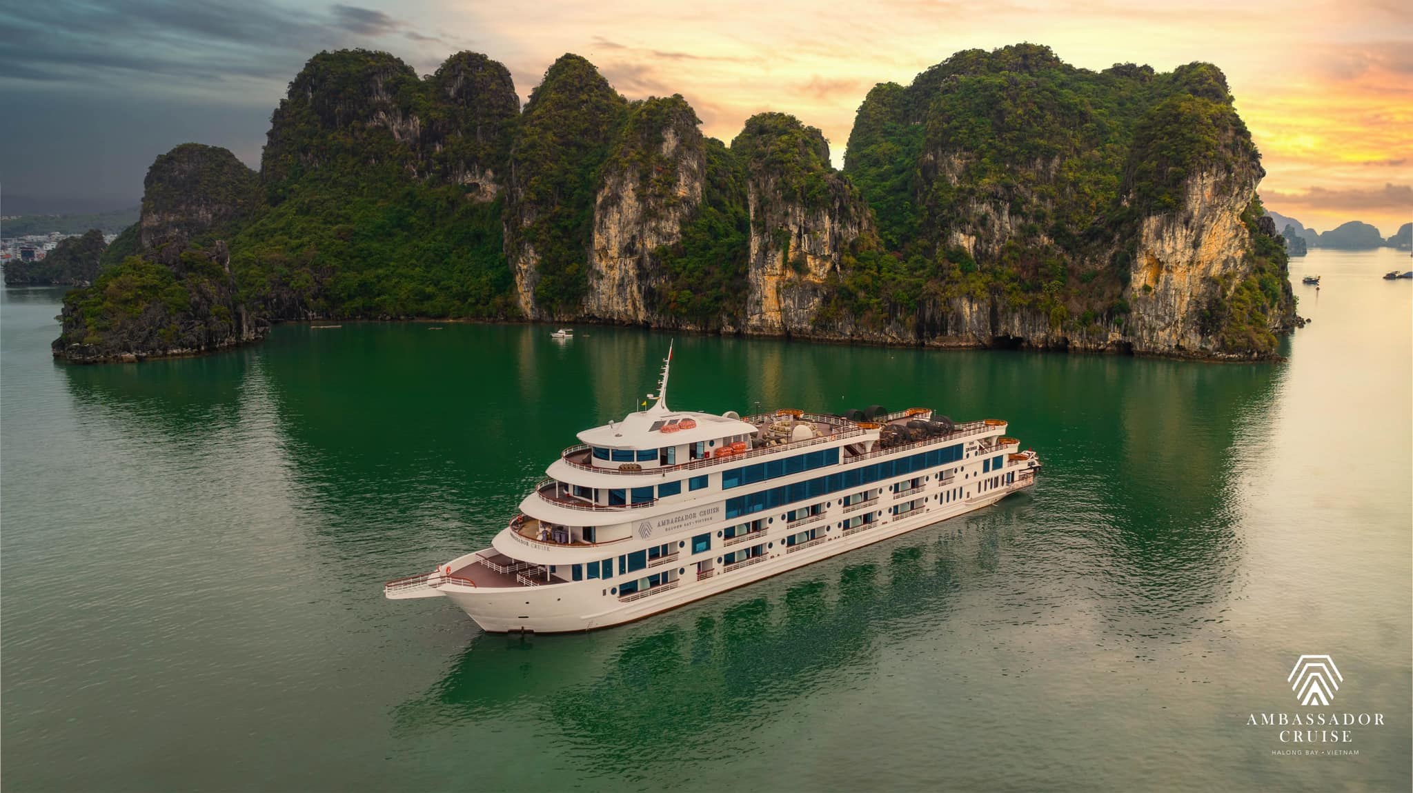 Du-thuyền-Ambassador-Hạ-Long-Day-Cruise-ivivu