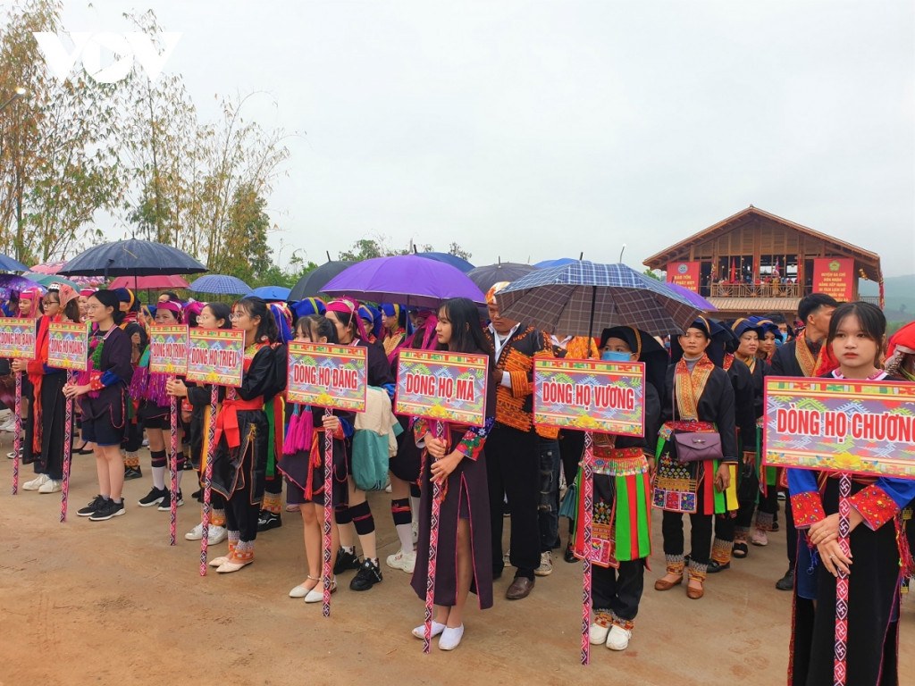 12 dòng họ Dao. Ảnh: VOV.