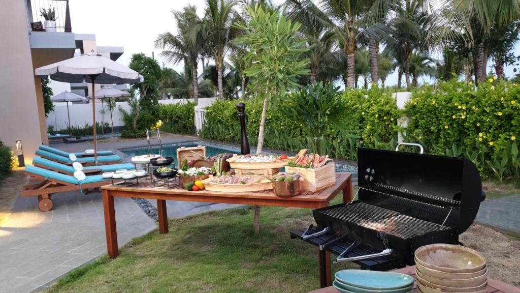 Mỗi biệt thự đều có hồ bơi và khu tiệc BBQ riêng