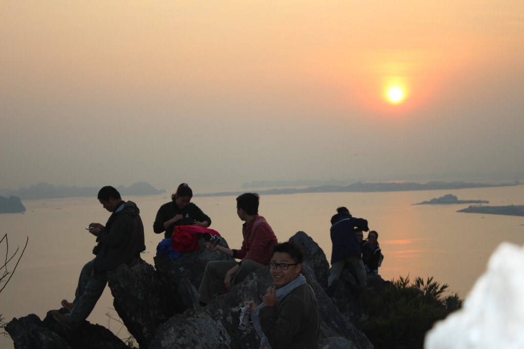 Hoàng hôn trên đỉnh núi. Ảnh: Nguyễn Hùng