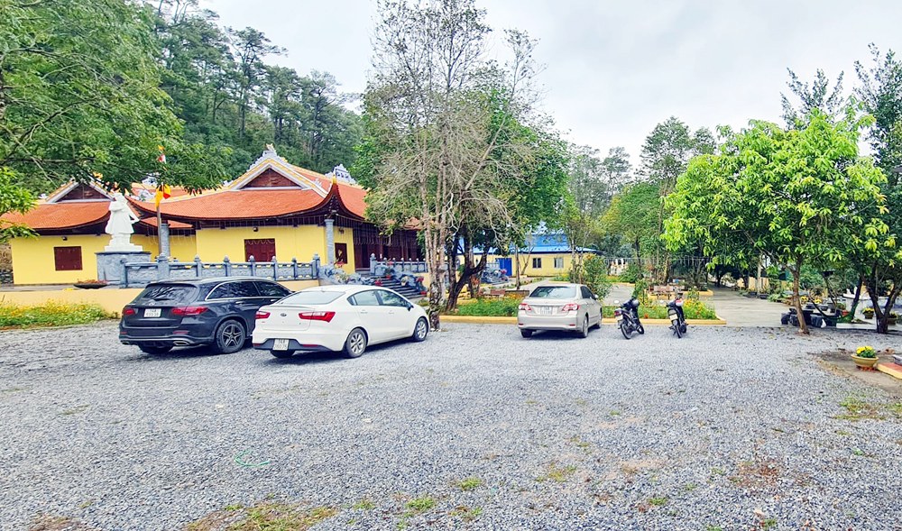 Không gian sân chùa rộng rãi. Ảnh: Báo Quảng Ninh.
