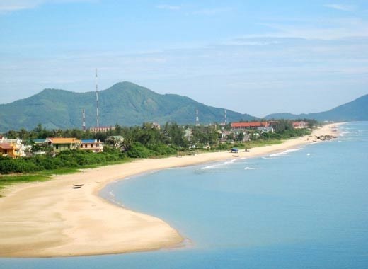 Bãi biển Trà Cổ dài nhất Việt Nam. Ảnh: VOV.tv