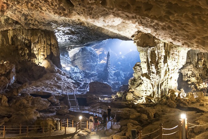 Hang Sửng Sốt