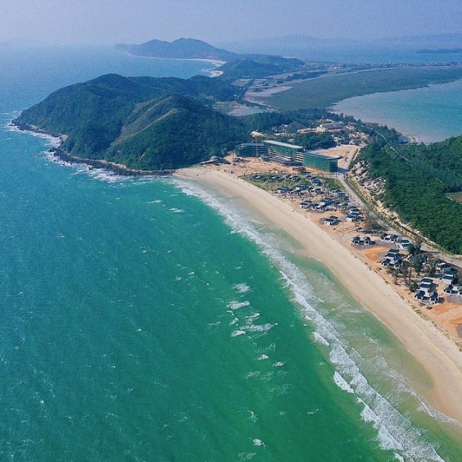 Đảo nhìn từ trên cao. Ảnh: M. Chinh.