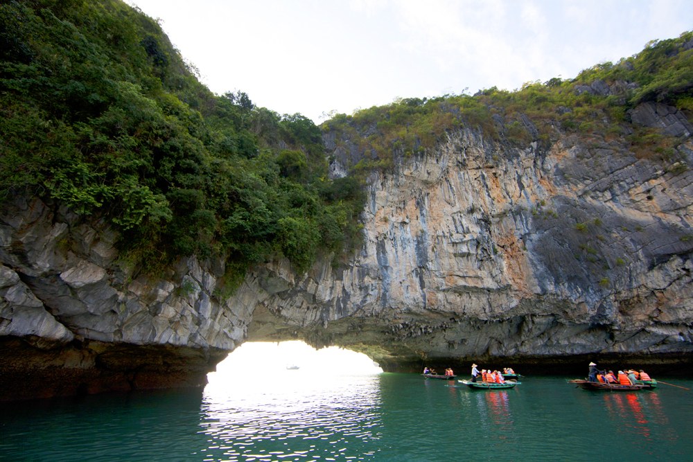 "Cổng làng" Vung Viêng xưa. Ảnh: Báo Quảng Ninh.