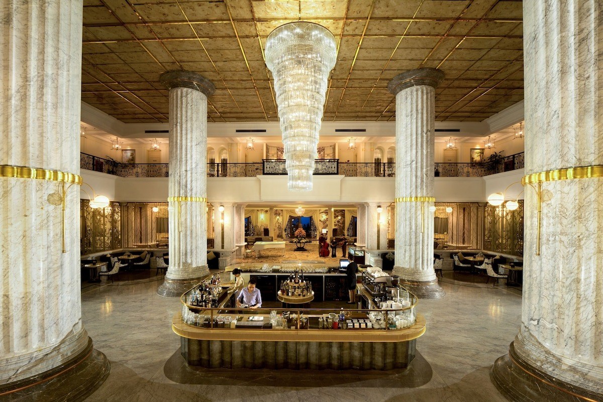 Thiết kế lộng lẫy như lâu đài ở khu vực Lobby Lounge.