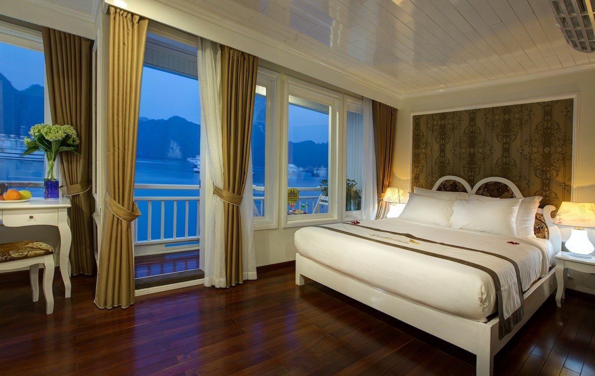 Signature -Royal -Hạ- Long-ivivu-2