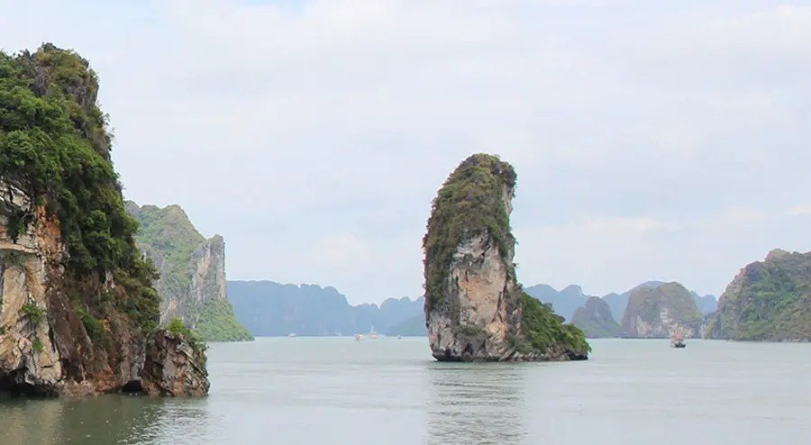Vịnh Hạ Long ivivu 8 Hòn Ngón Tay