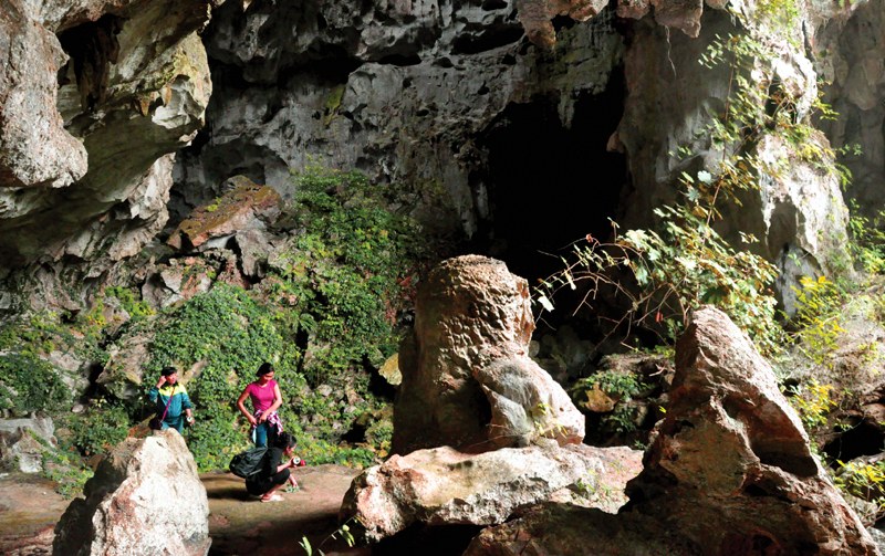 Động Phất Cờ. Ảnh: Báo Quảng Ninh.