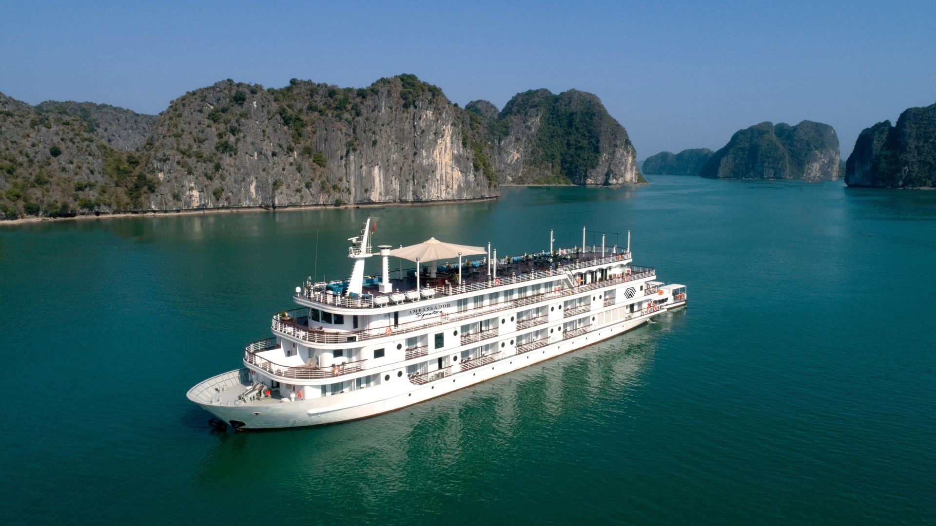 Ambassador- Signature-Lan-Hạ-ivivu